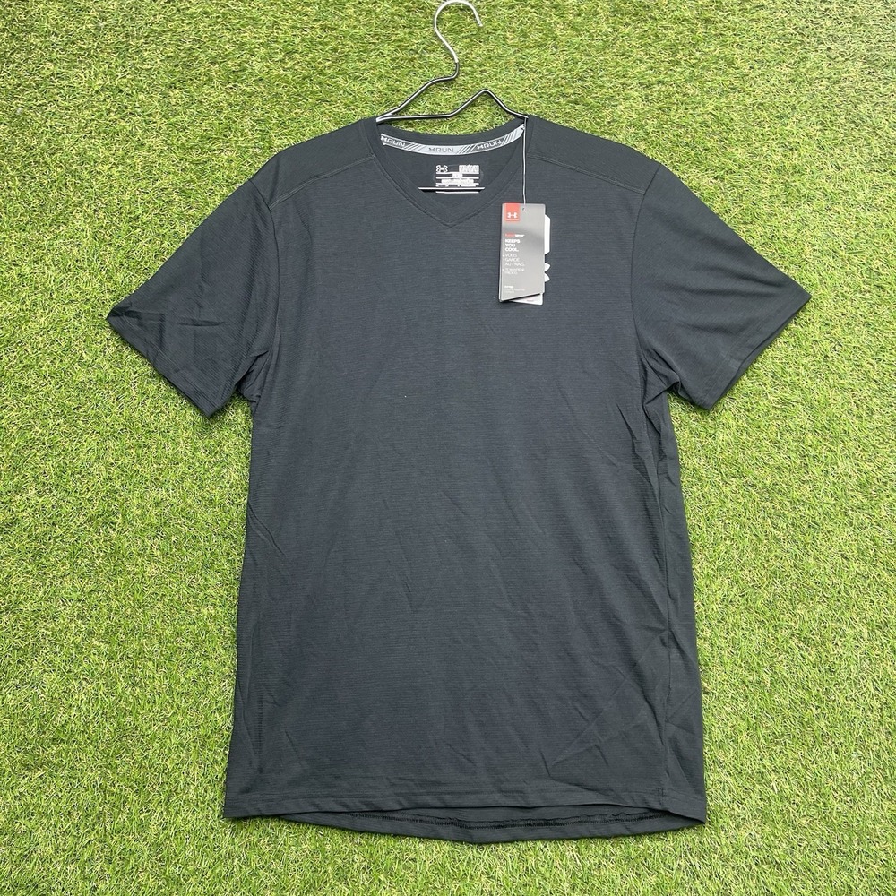 Under Armour HeatGear Shirt Mens Medium Black V-Neck Athletic Running NWT